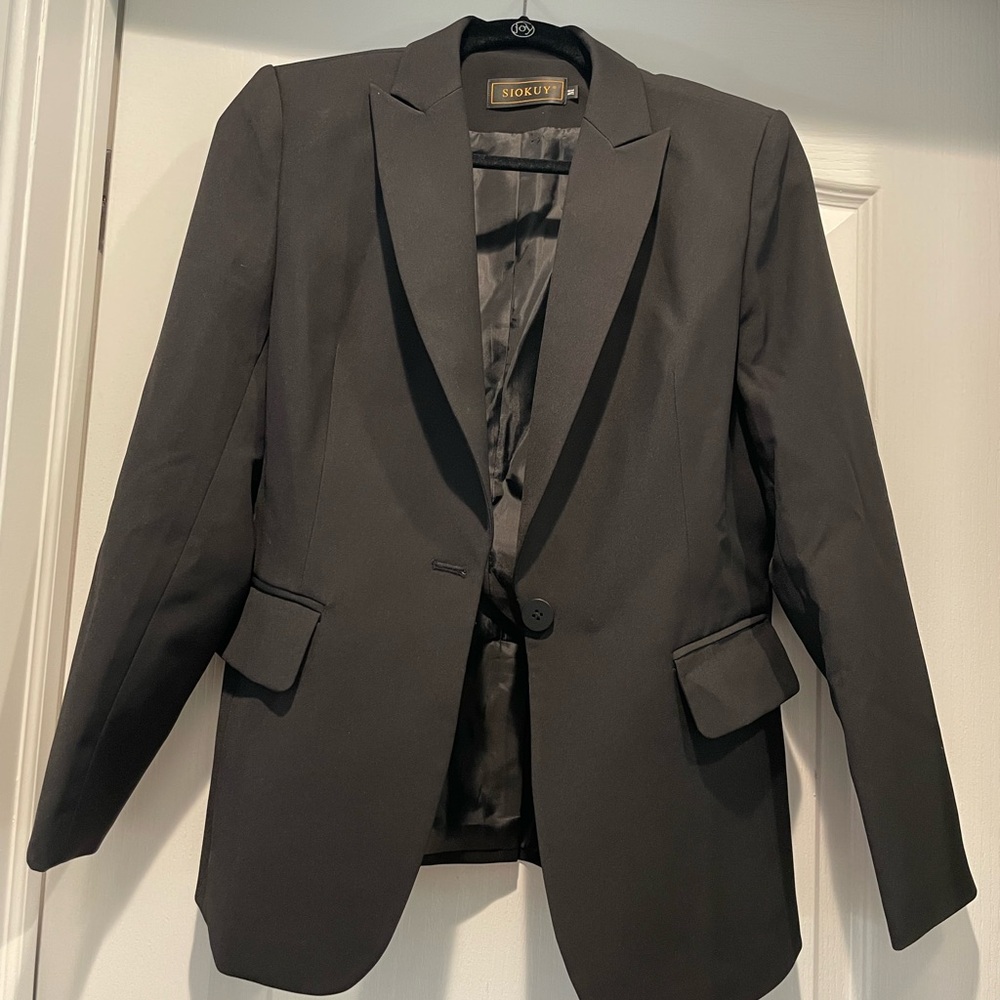 Women’s black blazer